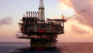 PDVSA Cuts Oil Output as U.S. Naval Blockade Squeezes Storage Capacity