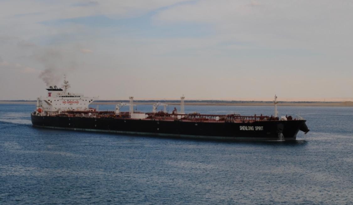 Lone Tanker Through Hormuz as Freight Rates Triple