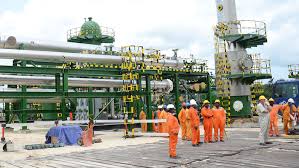 Nigeria’s Oil Paradox: Importing U.S. Crude While Exporting Billions