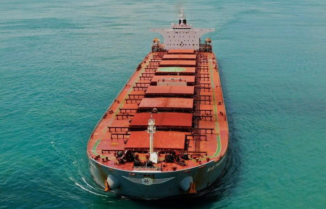 “Capesize Rates Surge Near Yearly Highs, Defying Middle East Shipping Turmoil”